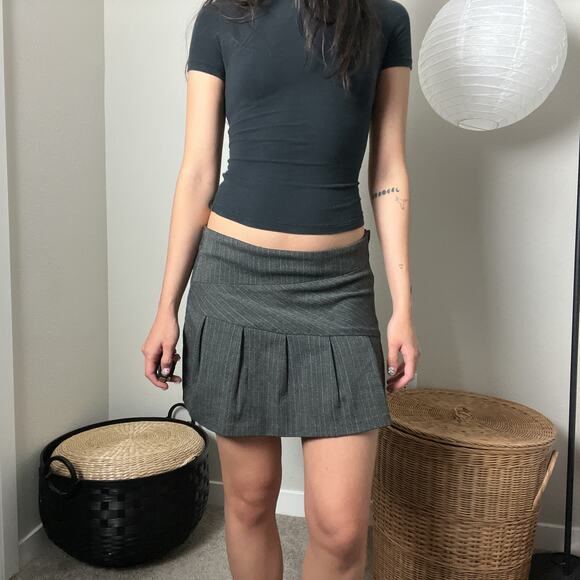 y2k vintage gray pinstriped low rise patchwork pleated mini skirt by fresh wear - Picture 5 of 8